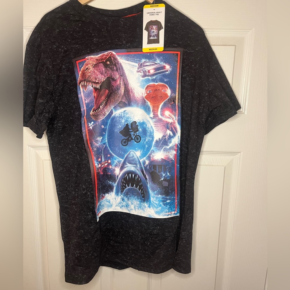 Universal Studios 4 Movies T-shirt Men’s Medium Jaws ET Jurassic Park Future